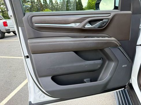 Used 2023 GMC Yukon XL Denali AWD/4WD image 10
