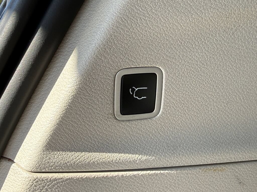 Used 2024 Chrysler Pacifica Touring-L FWD image 36