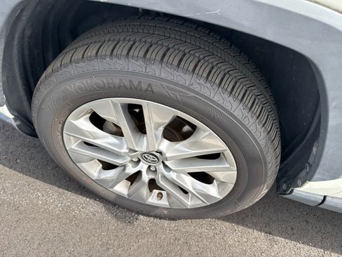 Used 2019 Toyota RAV4 Limited AWD/4WD image 6