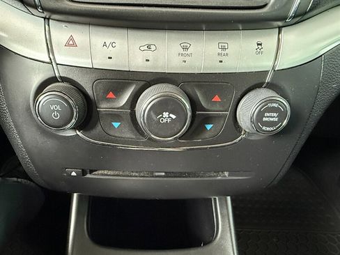 Used 2019 Dodge Journey SE w/ Premium Group image 34