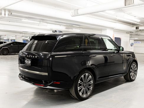 Used 2023 Land Rover Range Rover SE image 5