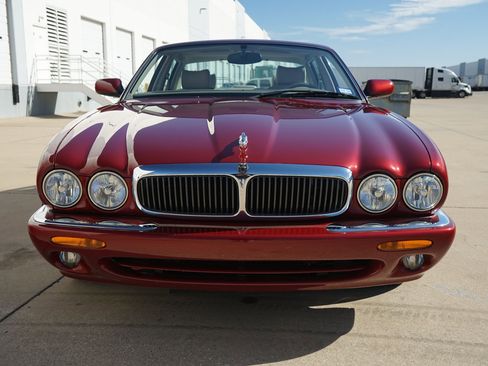 Used 1999 Jaguar XJ8 image 24