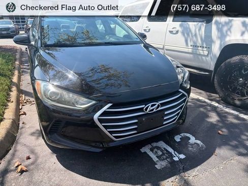 Used 2017 Hyundai Elantra SE FWD image 2