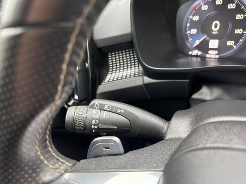 Used 2019 Volvo XC40 T5 R-Design image 21