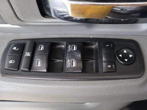 Used 2017 RAM 2500 SLT AWD/4WD image 14