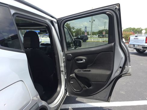 Used 2021 Jeep Renegade Latitude w/ Sun & Sound Group FWD image 15