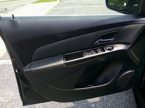 Used 2015 Chevrolet Cruze LT FWD image 27