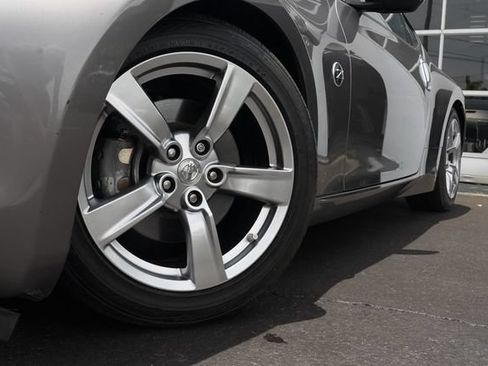 Used 2009 Nissan 370Z Coupe RWD image 28