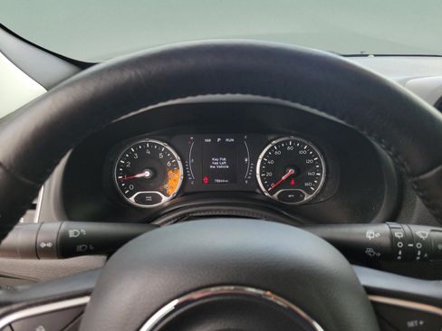 Used 2018 Jeep Renegade Latitude w/ Cold Weather Group image 14