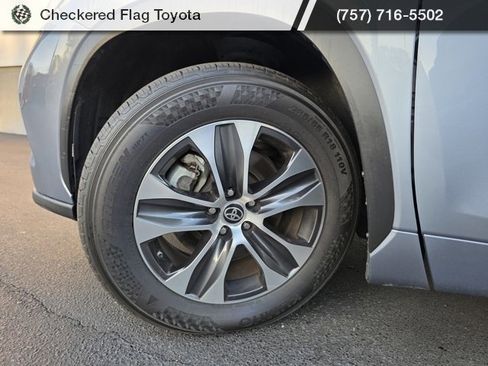 Used 2023 Toyota Highlander XLE image 13