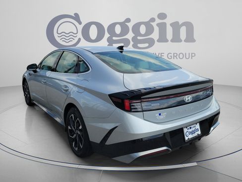 Used 2024 Hyundai Sonata SEL FWD image 2