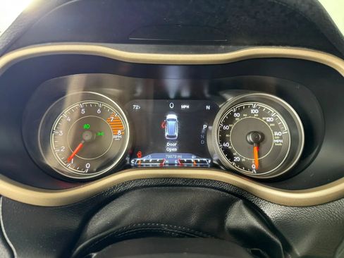 Used 2018 Jeep Cherokee Limited w/ Trailer Tow Group AWD/4WD image 14