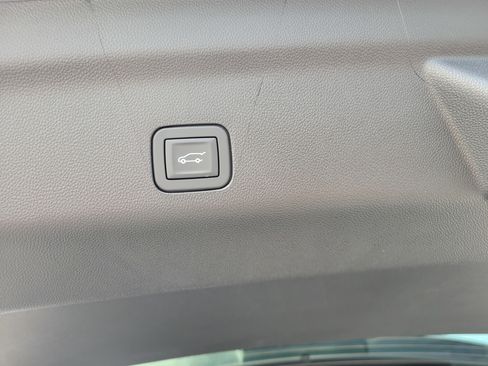 Used 2026 Chevrolet Tahoe Z71 w/ Comfort Package image 8