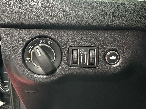 Used 2016 Chrysler 300 Limited image 12