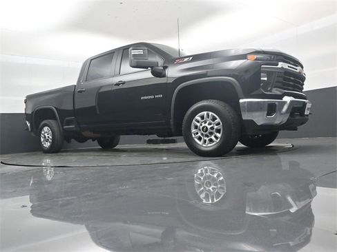 Used 2024 Chevrolet Silverado 2500 LT w/ Z71 Off-Road Package image 35