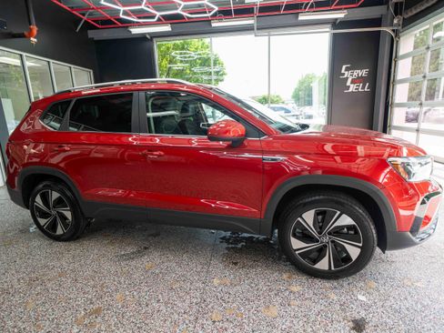 Used 2024 Volkswagen Taos SE AWD/4WD image 5