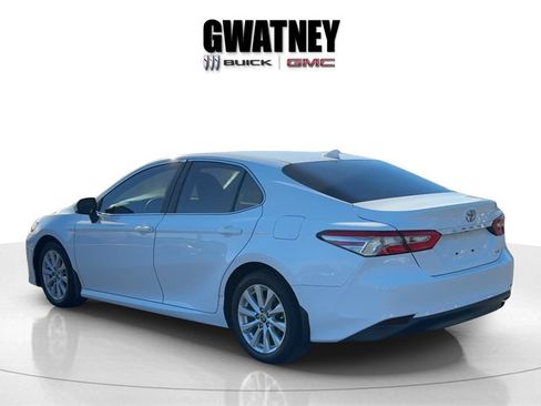 Used 2020 Toyota Camry LE image 4