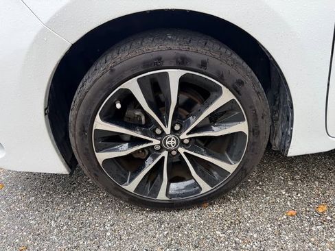 Used 2018 Toyota Corolla SE FWD image 4