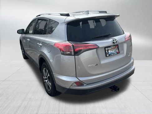 Used 2018 Toyota RAV4 LE AWD/4WD image 4