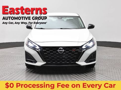 Used 2024 Nissan Altima 2.5 SR FWD image 2