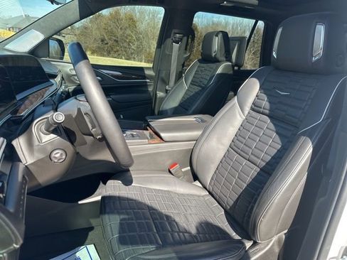 Used 2022 Cadillac Escalade Premium Luxury Platinum image 14