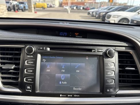 Used 2017 Toyota Highlander Limited Platinum AWD/4WD image 22