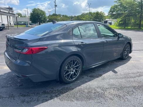 Used 2025 Toyota Camry XSE FWD image 5