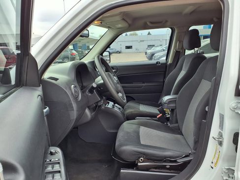 Used 2017 Jeep Patriot Sport w/ Power Value Group FWD image 17