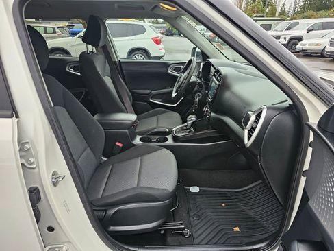 Used 2021 Kia Soul LX image 11