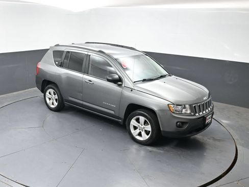 Used 2013 Jeep Compass Sport AWD/4WD image 39