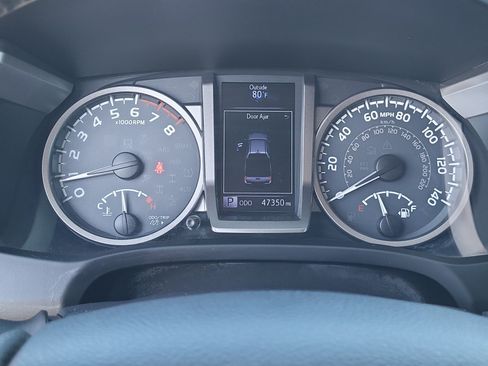 Used 2019 Toyota Tacoma SR5 RWD image 15