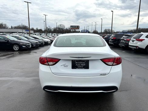 Used 2016 Chrysler 200 Limited image 4
