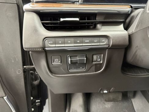 Used 2023 Cadillac Escalade Sport Platinum w/ Heavy-Duty Trailer Package AWD/4WD image 38