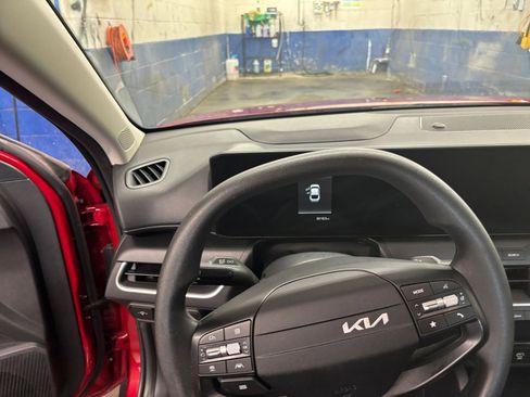 Used 2025 Kia K4 FWD image 30