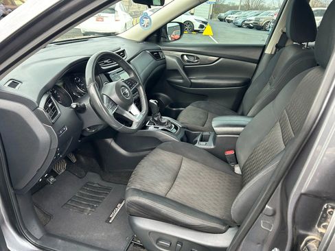 Used 2017 Nissan Rogue SV w/ Midnight Edition Package FWD image 3