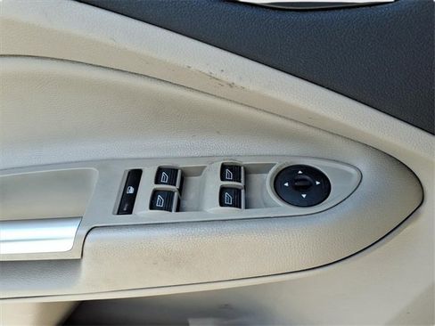 Used 2017 Ford Escape Titanium image 27