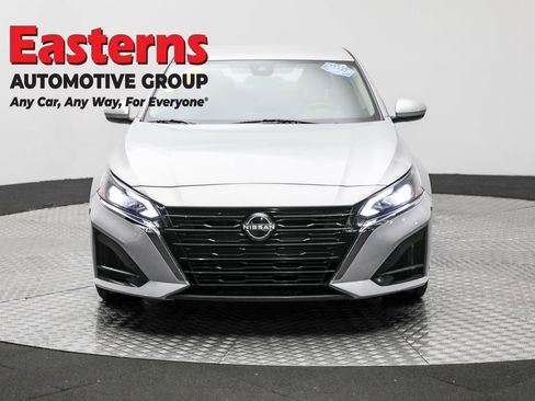 Used 2023 Nissan Altima 2.5 SV image 2