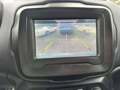 Used 2018 Jeep Renegade Altitude w/ Popular Equipment Group FWD image 15