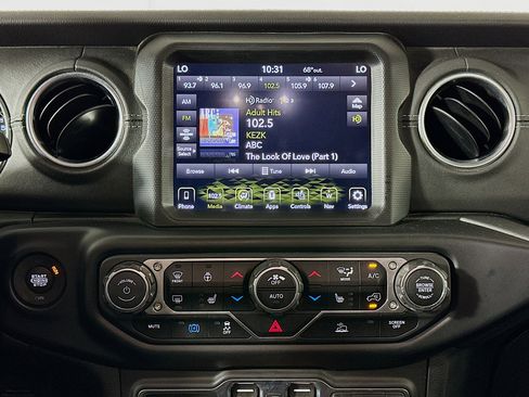 Used 2023 Jeep Wrangler Sahara w/ Cold Weather Group image 19