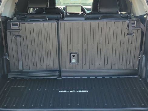 New 2026 Toyota Highlander Platinum AWD/4WD image 9