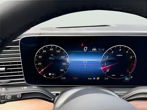 New 2026 Mercedes-Benz GLS 580 4MATIC image 14