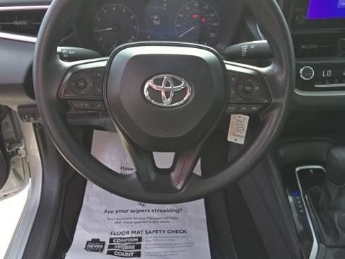 Used 2025 Toyota Corolla LE FWD image 11