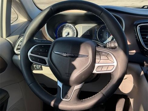Used 2024 Chrysler Voyager LX image 13
