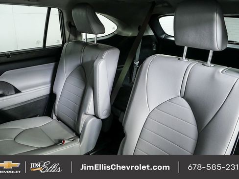 Used 2020 Toyota Highlander XLE image 17