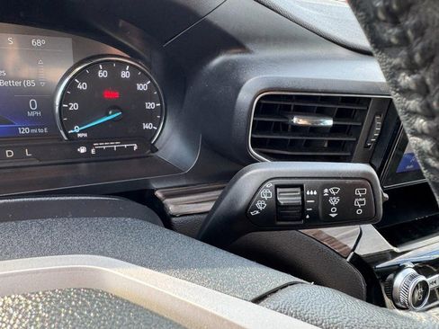 Used 2023 Ford Explorer Limited image 21