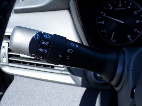 Certified 2025 Subaru Outback Premium image 25