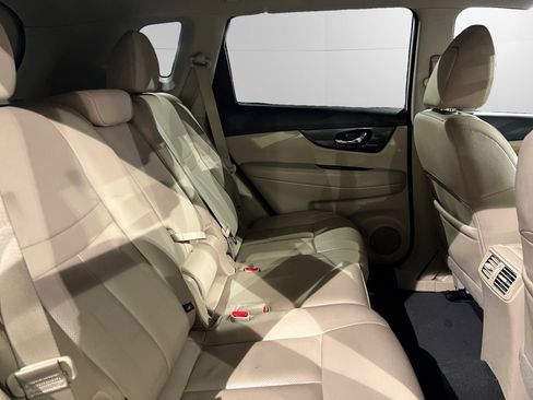 Used 2016 Nissan Rogue SL image 18