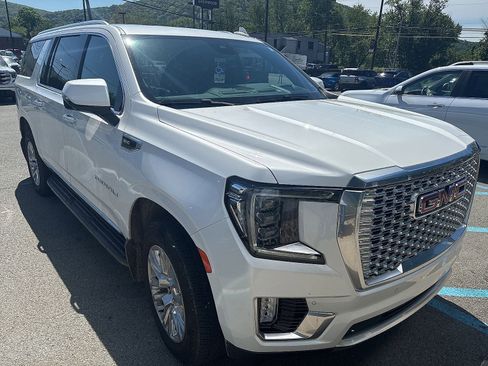 Used 2023 GMC Yukon XL Denali AWD/4WD image 4