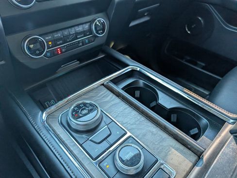 Used 2020 Ford Expedition Platinum image 22