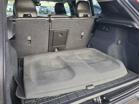Certified 2023 Volvo XC40 B5 Ultimate w/ Protection Package Premier image 26